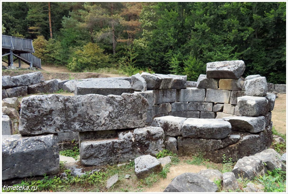 Руины храмового помещения